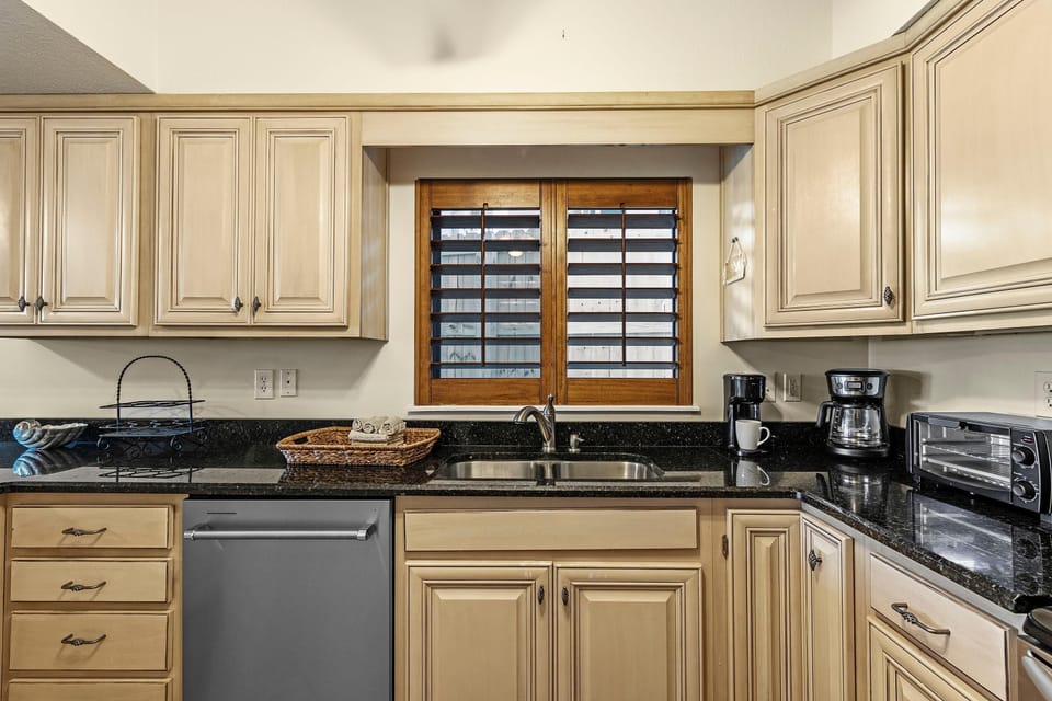 Condo, Multiple Beds (Shipwatch D104) | Private kitchen | Oven, toaster, paper towels