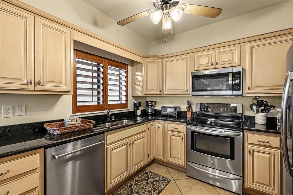 Condo, Multiple Beds (Shipwatch D104) | Private kitchen | Oven, toaster, paper towels