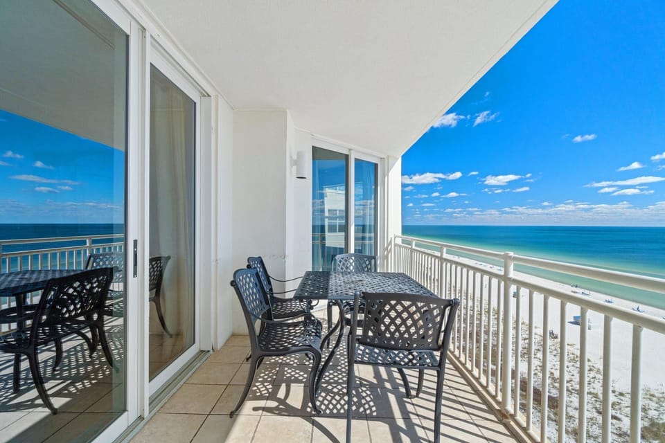 Condo, Multiple Beds (SeaSpray East 924- Gulf Front) | Outdoor dining