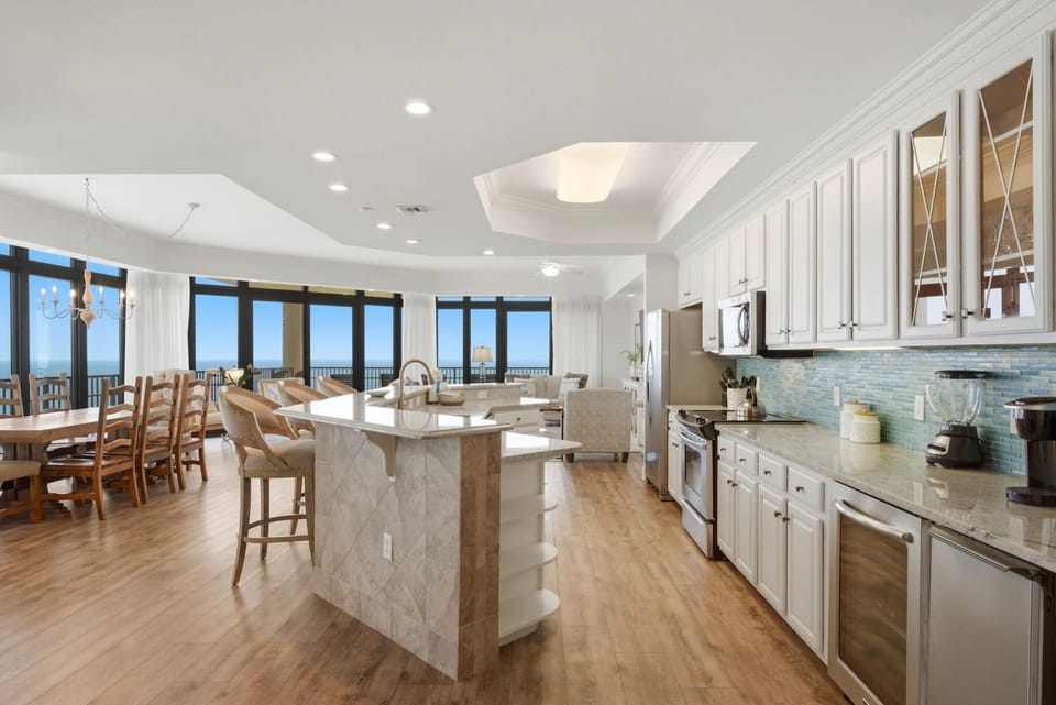 Condo, Multiple Beds (The Oasis at Orange Beach 1611 (Phoen) | Private kitchen | Oven, toaster, paper towels