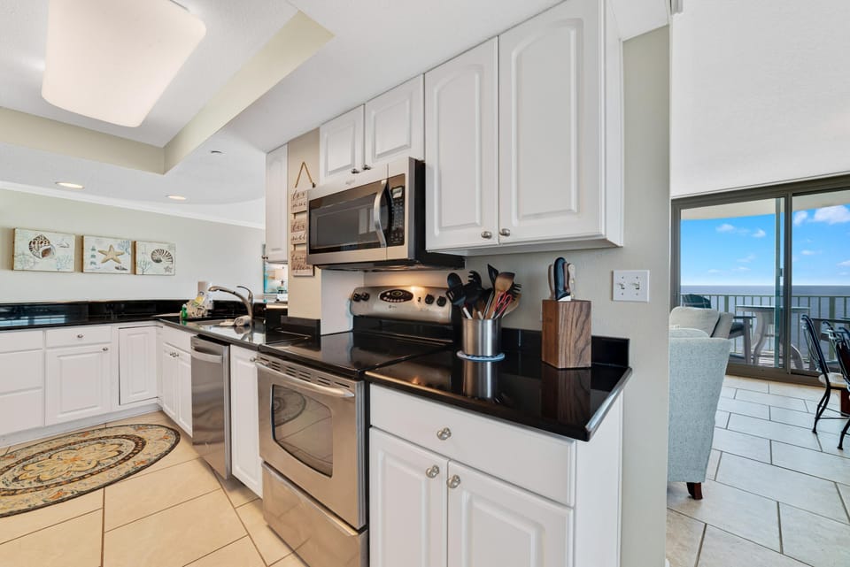 Condo, Multiple Beds (Perdido Towers West 908) | Private kitchen | Oven, toaster, paper towels