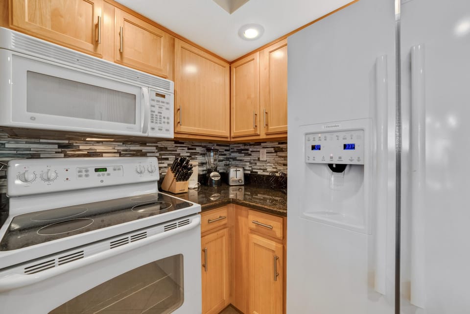 Condo, 1 King Bed with Sofa bed (Perdido Sun 214) | Private kitchen | Oven, toaster, paper towels