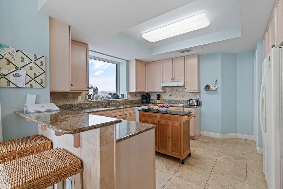 Condo, Multiple Beds (Indigo West 304) | Private kitchen | Oven, toaster, paper towels