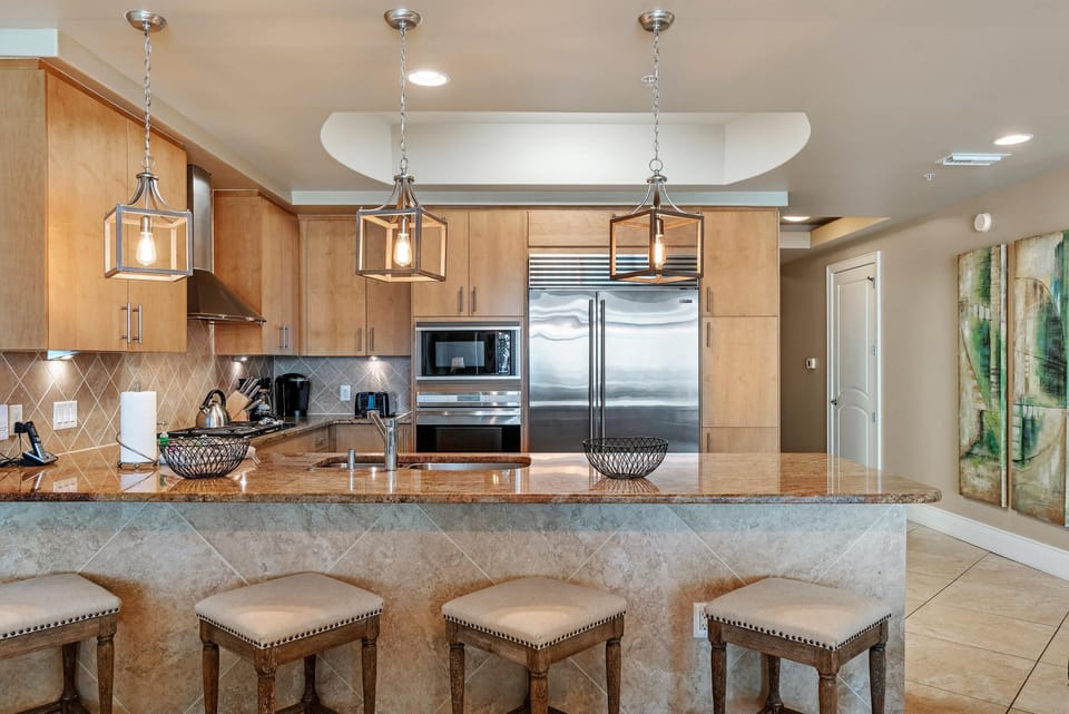 Condo, Multiple Beds (Turquoise C406) | Private kitchen | Oven, toaster, paper towels