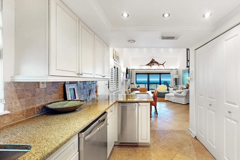 Condo, Multiple Beds (Shipwatch B301) | Private kitchen | Oven, toaster, paper towels