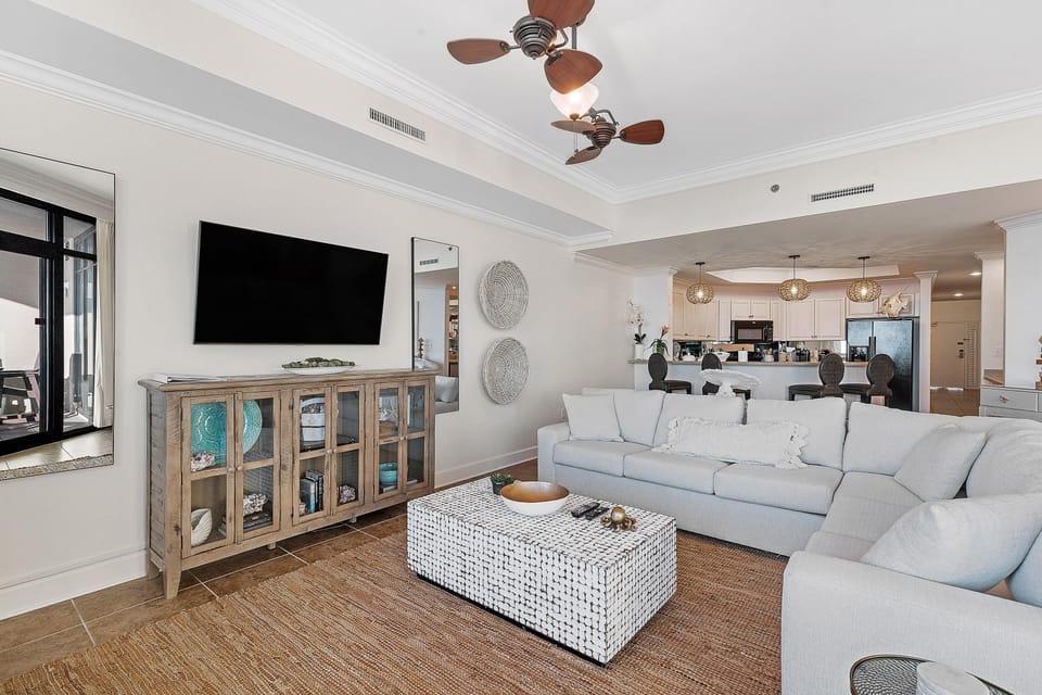 Condo, Multiple Beds (Phoenix West 2005) | Living area | TV