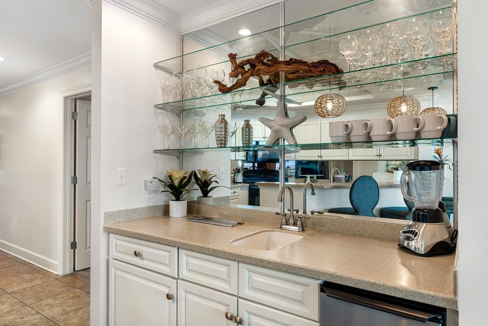 Condo, Multiple Beds (Phoenix West 2005) | Private kitchen | Oven, toaster, paper towels