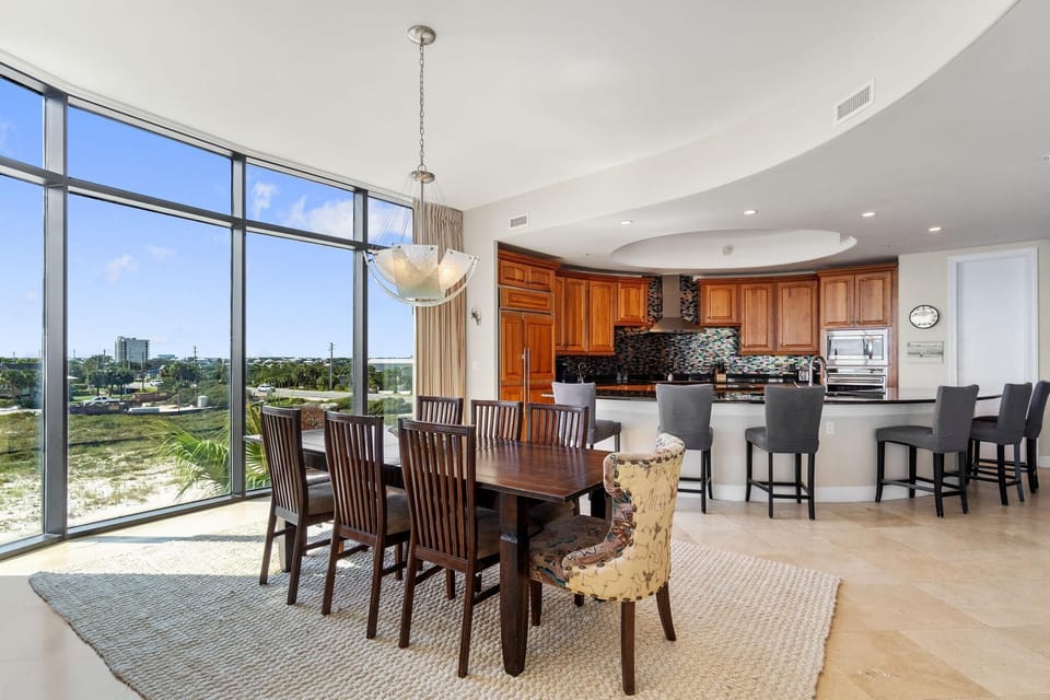 Condo, Multiple Beds (Capri 202 + FREE Seasonal Beach Servi) | Dining