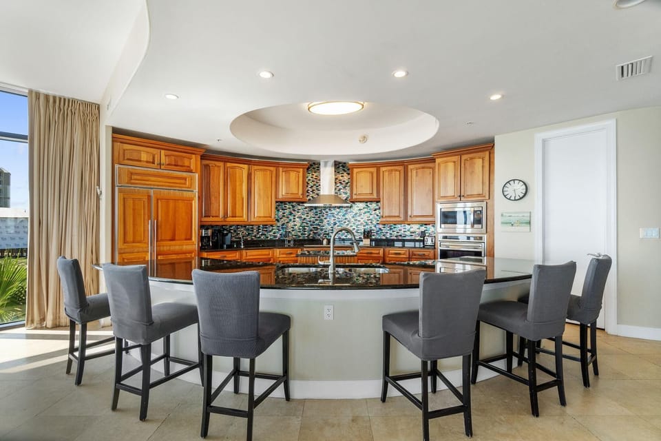 Condo, Multiple Beds (Capri 202 + FREE Seasonal Beach Servi) | Private kitchen | Oven, toaster, paper towels