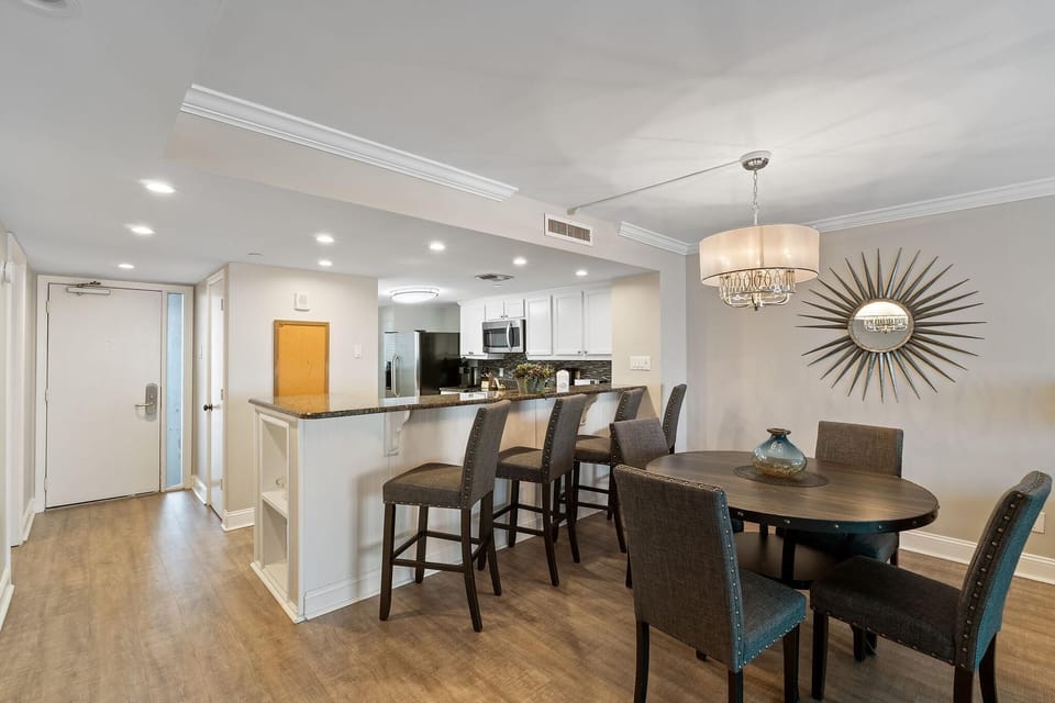 Condo, 1 King Bed with Sofa bed (Eden East 601) | Dining