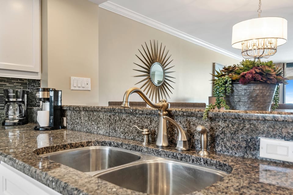 Condo, 1 King Bed with Sofa bed (Eden East 601) | Private kitchen | Oven, toaster, paper towels