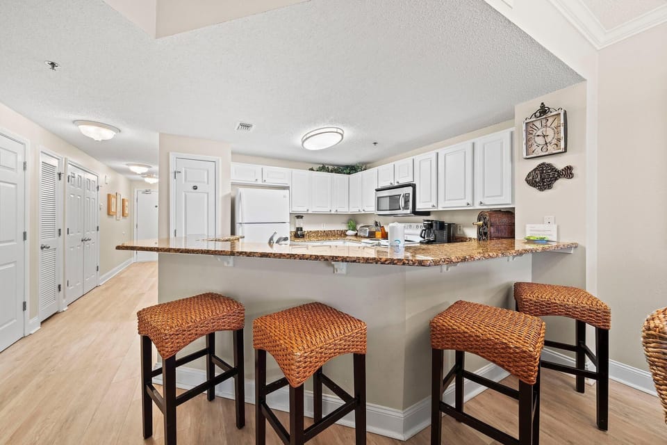 Condo, Multiple Beds (Palacio 1603) | Private kitchen | Oven, toaster, paper towels
