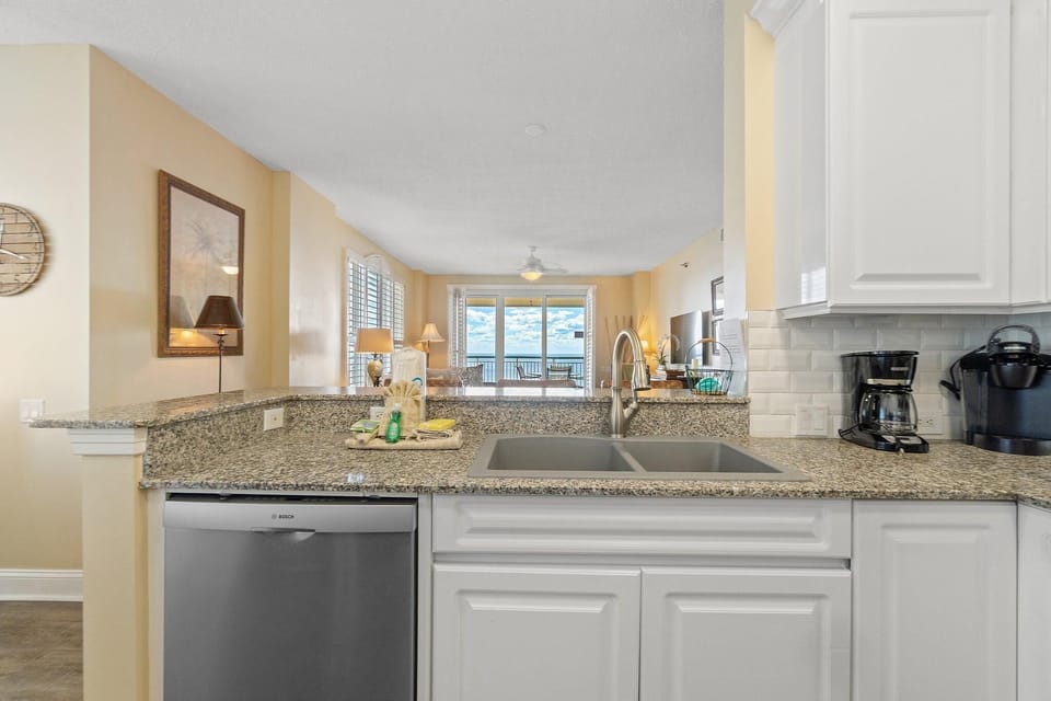 Condo, Multiple Beds (Beach Colony Tower 9A) | Private kitchen | Oven, toaster, paper towels
