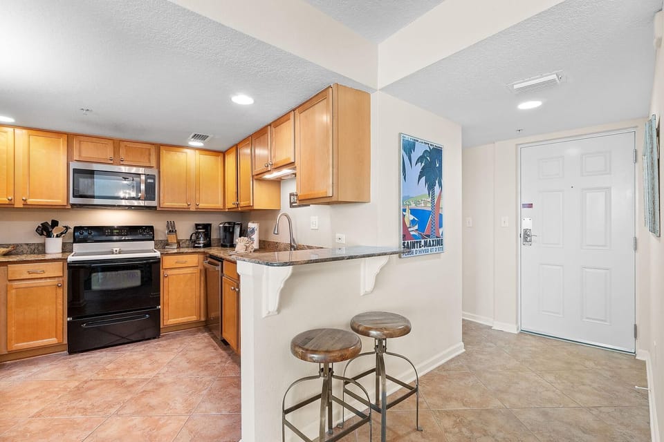 Condo, Multiple Beds (Perdido Towers West 906) | Private kitchen | Paper towels