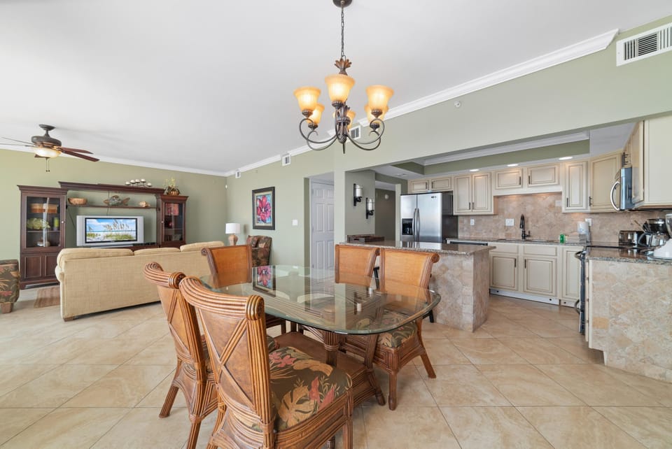 Condo, 1 King Bed with Sofa bed (SeaSpray West 105- Gulf Front) | Interior