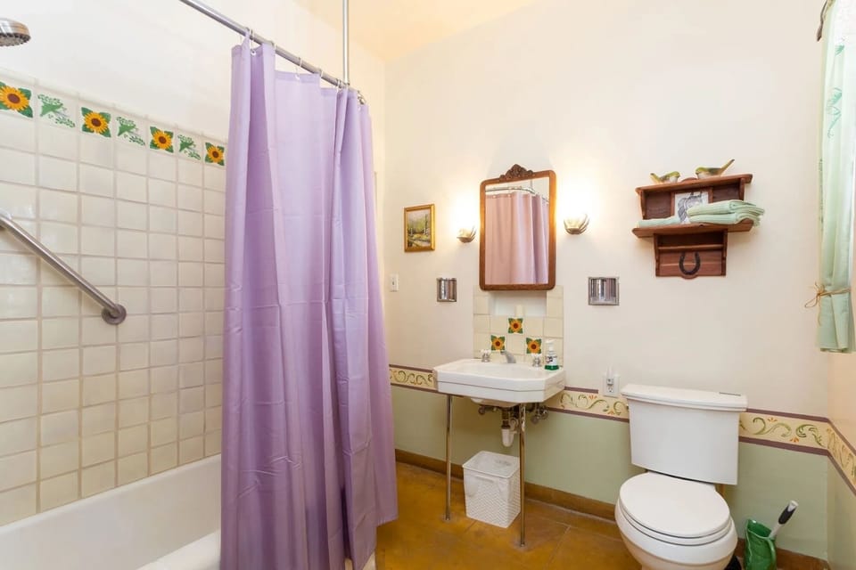 Steiger Room Bath