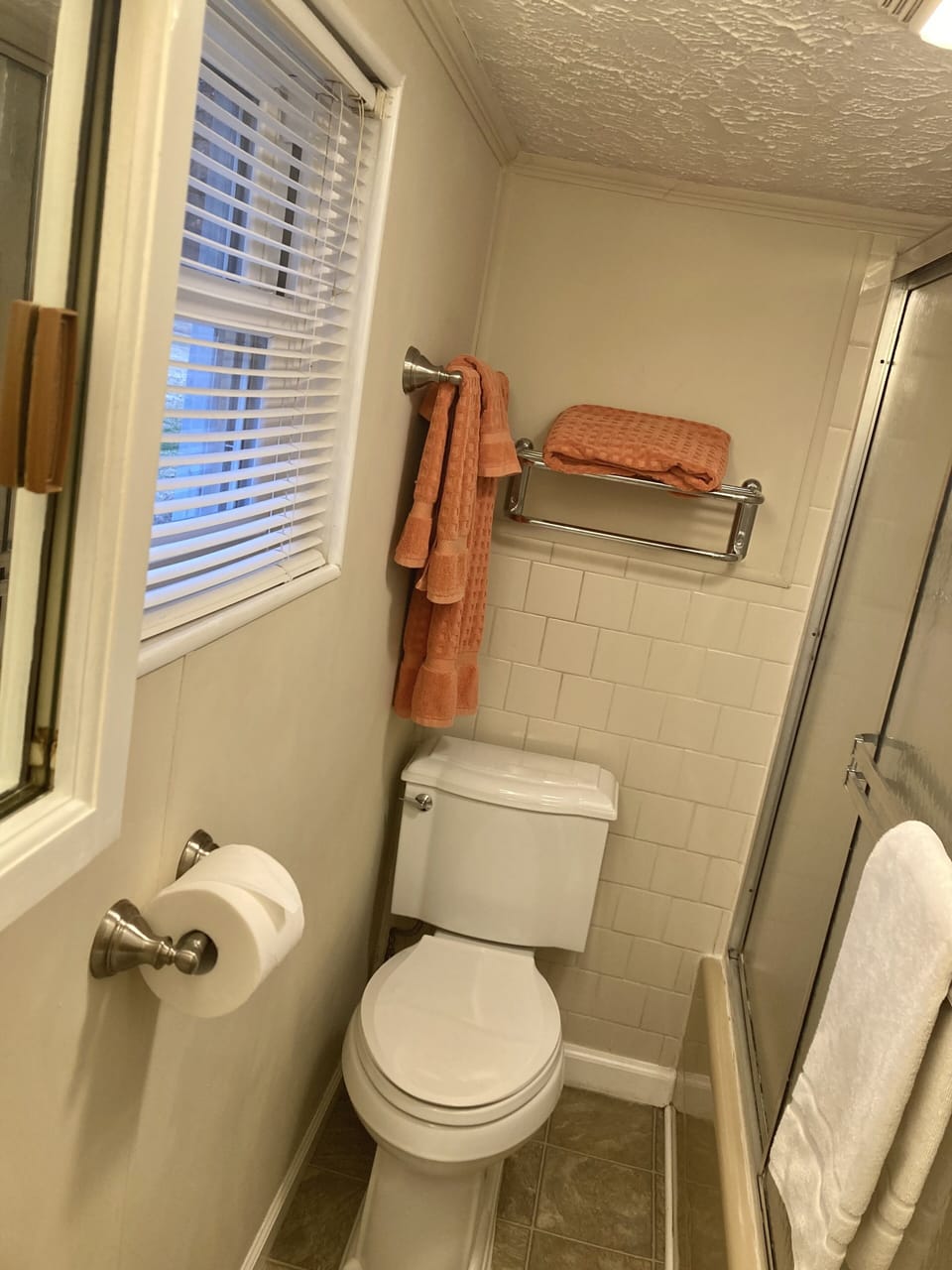 Full bathroom 2 with tub on the first floor