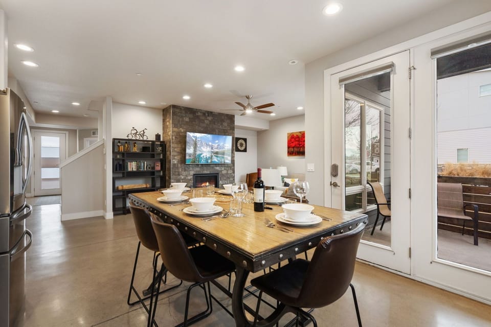 Townhome, Multiple Beds, Patio, Mountain View (844 Jerome St. (Unit 4)) | Dining