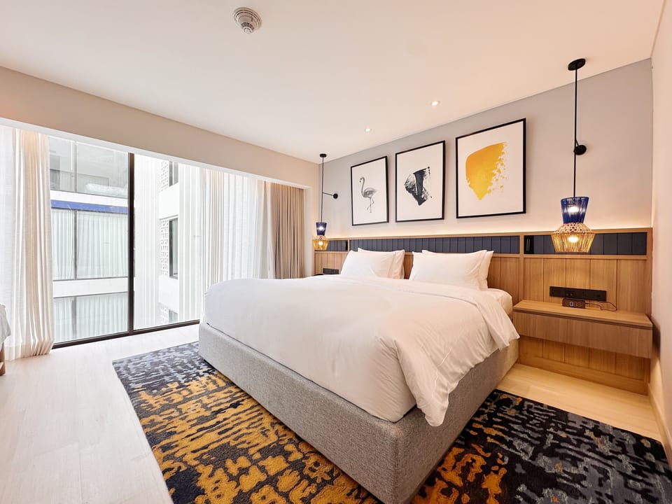 Down comforters, in-room safe, blackout drapes, soundproofing