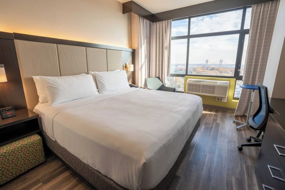 In-room safe, desk, blackout drapes, soundproofing