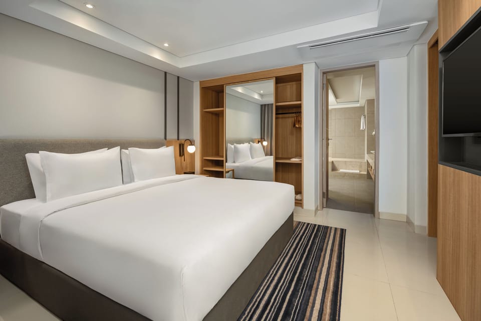 Suite, 1 Bedroom (Free Breakfast) | In-room safe, blackout drapes, free WiFi, bed sheets