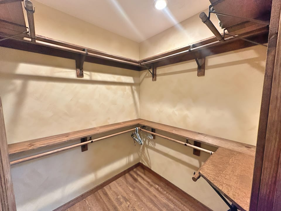 Closet Bedroom 1