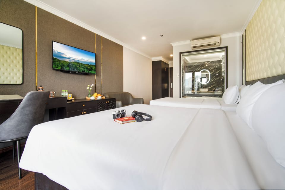 Executive Triple Room, Balcony, City View | Living area | 40-inch flat-screen TV with cable channels