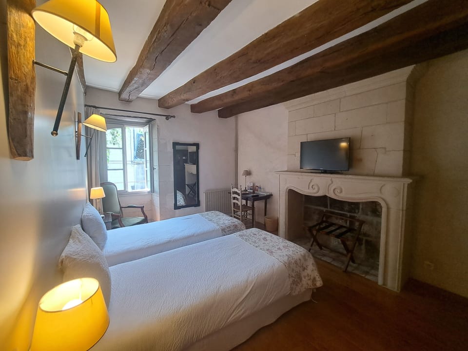 Individually decorated, individually furnished, desk, soundproofing