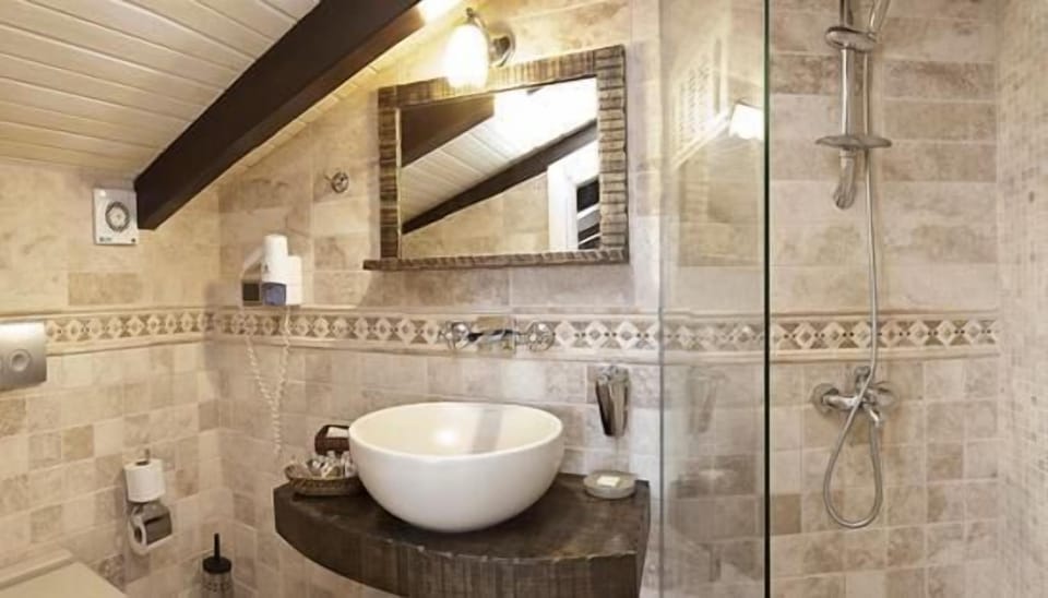 Standard Room, Mountain View | Bathroom | Free toiletries, hair dryer, slippers, towels