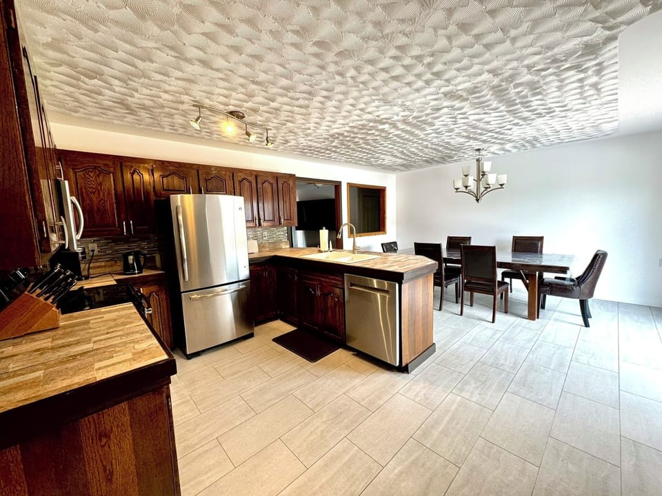 Kitchen & Dining room