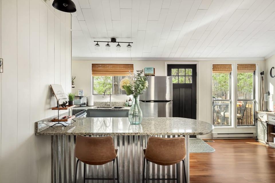 Discover the magic of cabin living