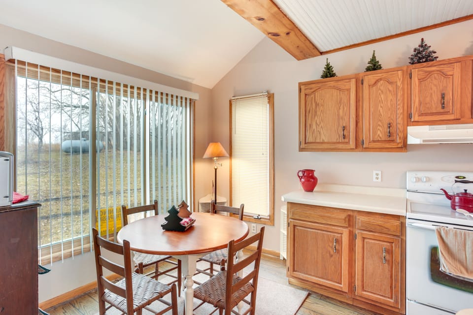 Breakfast Nook | 1st Floor
