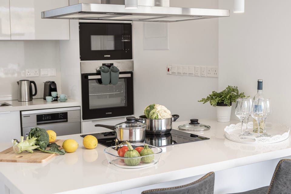 Microwave, dishwasher, coffee/tea maker, cookware/dishes/utensils