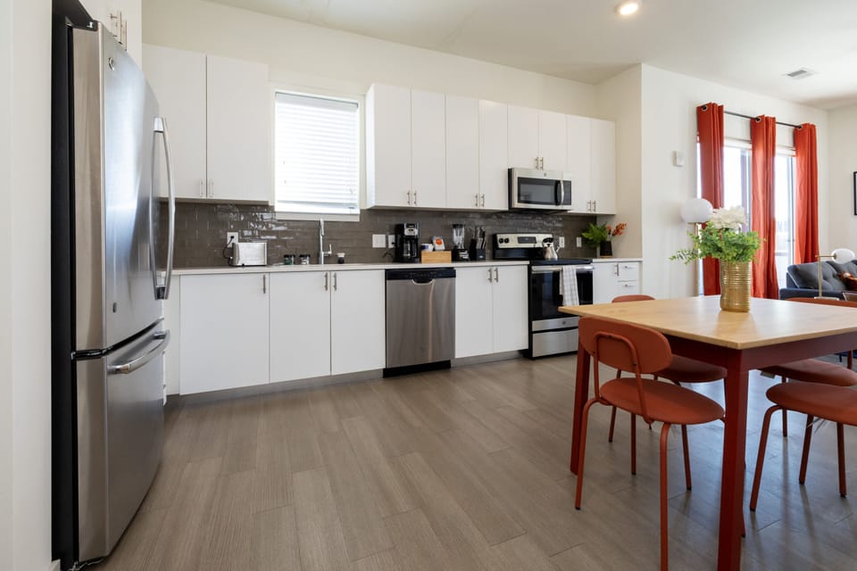 Apartment, 3 Bedrooms, Non Smoking | Private kitchen | Fridge, microwave, oven, stovetop