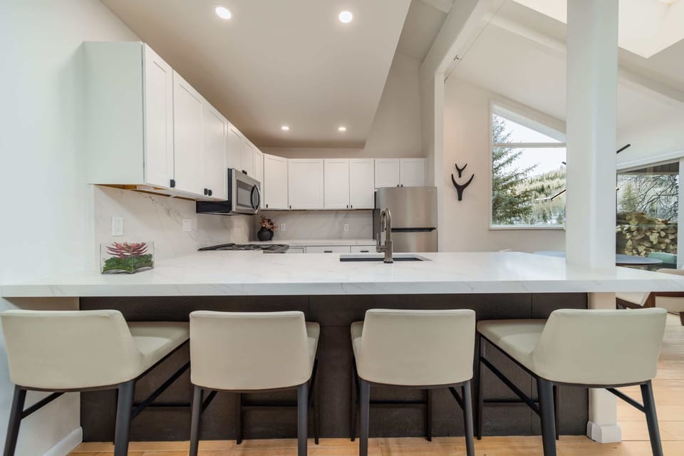 Seating for four at the kitchen counter, additional 5 seats at dining table