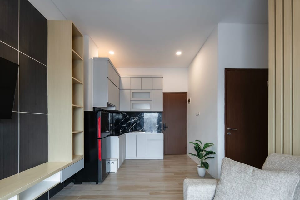 Deluxe Apartment, 2 Bedrooms, Non Smoking, City View | Living room | 32-inch Smart TV with cable channels