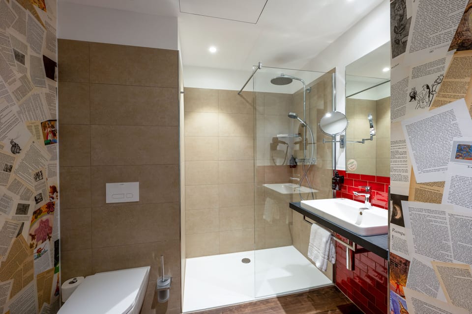 Double Room COSY with Queen Bed | Bathroom | Shower, rainfall showerhead, hair dryer, heated floors