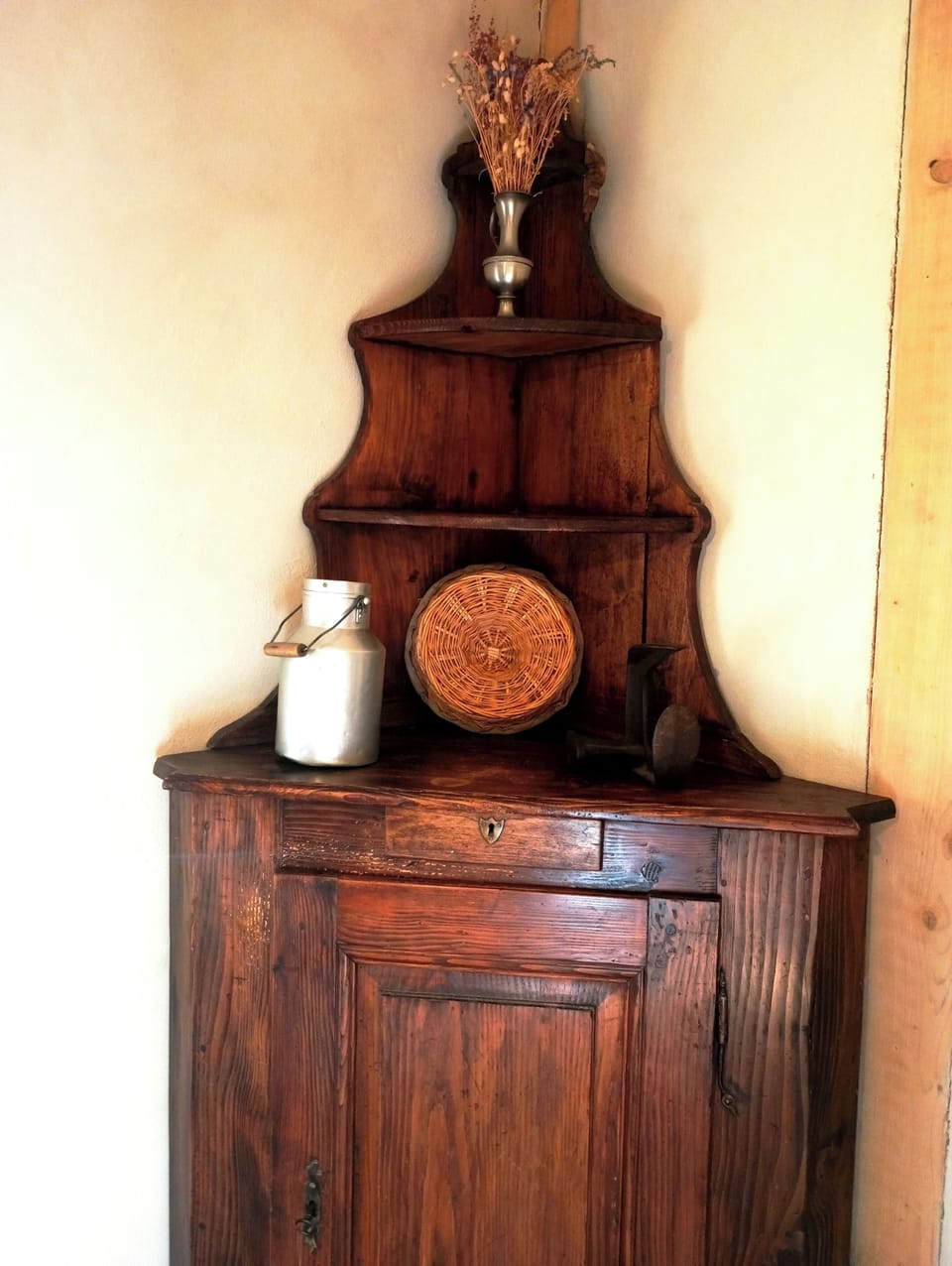 Traditional Room, 1 Queen Bed | 1 bedroom, WiFi (free), individually furnished, bed sheets