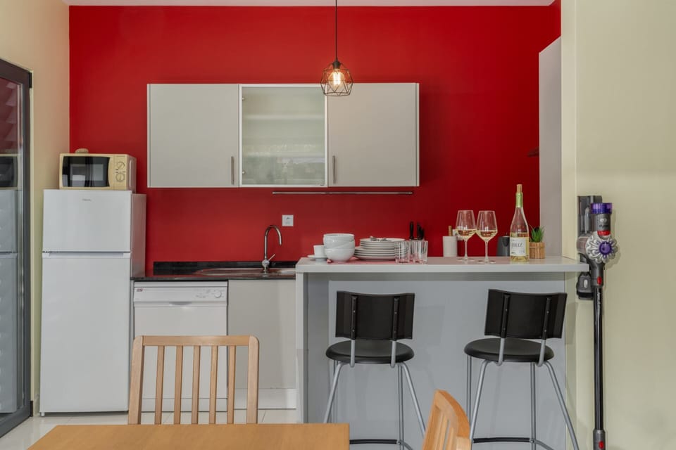 Basic Villa | Private kitchen | Fridge, microwave, oven, stovetop