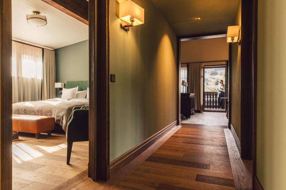 Presidential Room | Hypo-allergenic bedding, down comforters, minibar, in-room safe