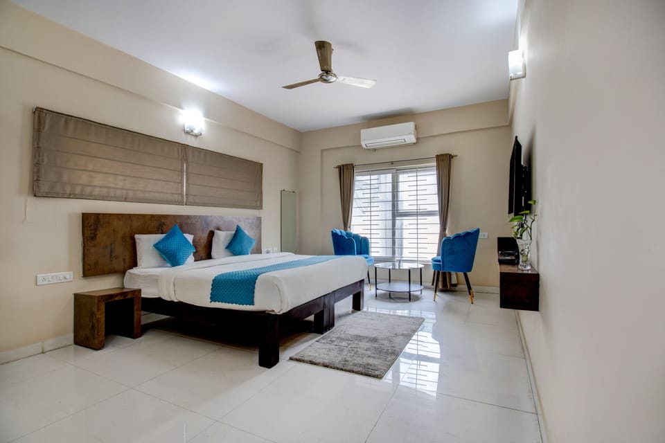 Deluxe Double Room | Individually decorated, individually furnished, desk, laptop workspace