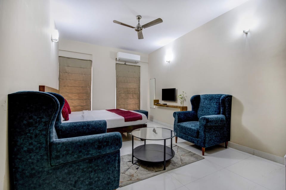 Premium Room | Individually decorated, individually furnished, desk, laptop workspace