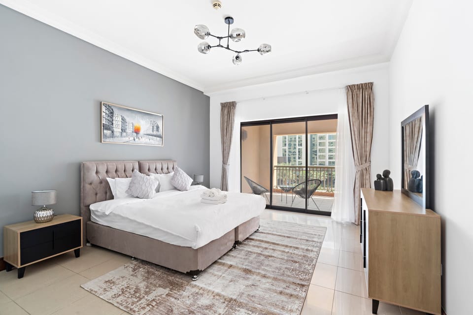 Luxury Apartment | 2 bedrooms, iron/ironing board, free WiFi