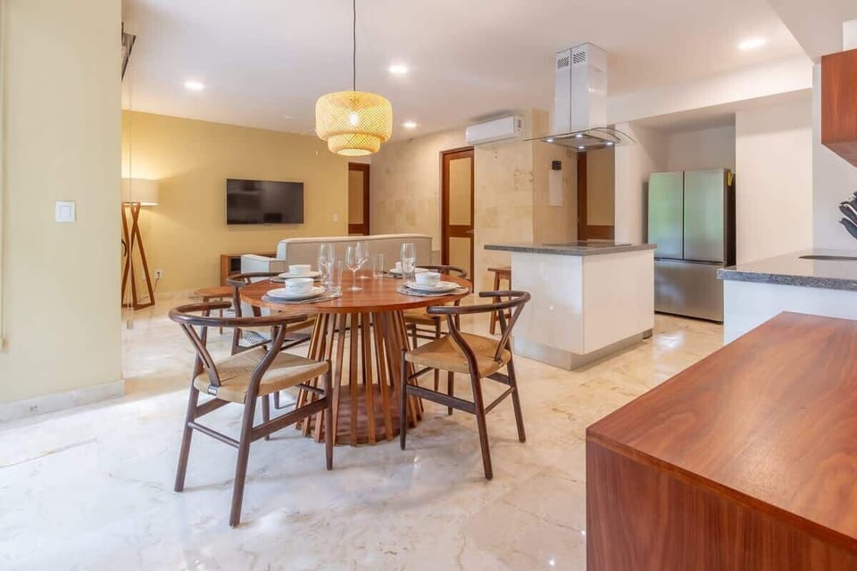 Indoor dining table for everyday use