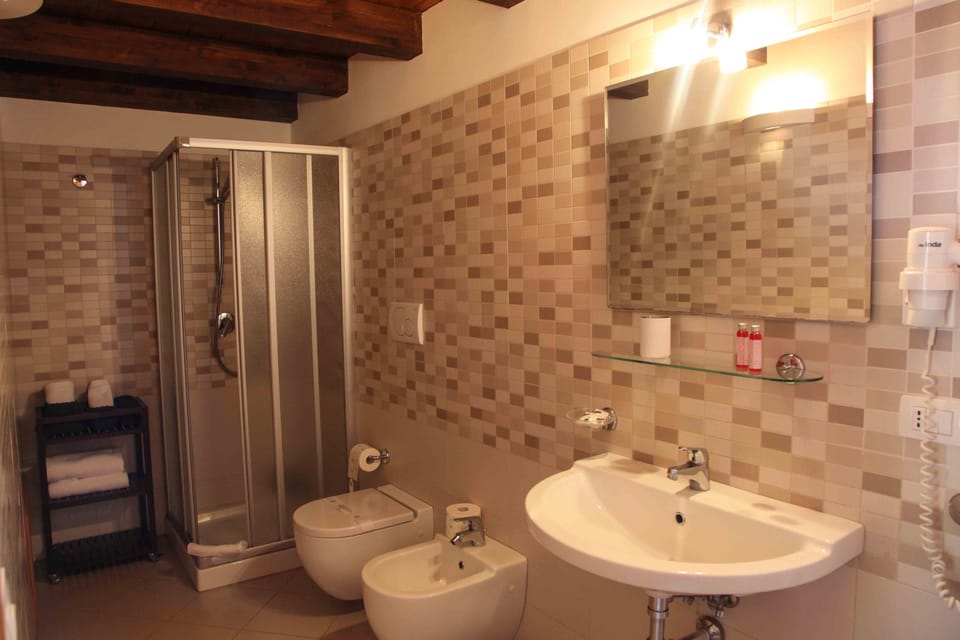 Quadruple Room | Bathroom | Shower, hair dryer, bidet, towels