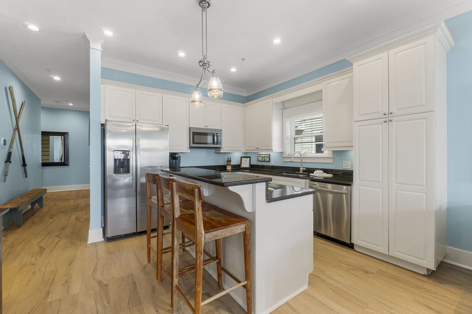 House | Private kitchen | Full-size fridge, microwave, oven, stovetop