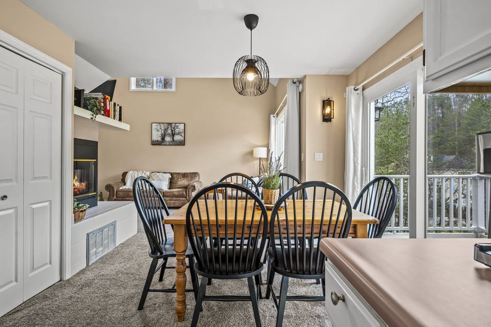 Smoky Dreams' inviting dining area