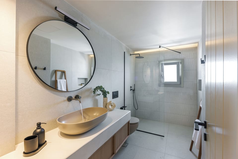 Romantic Suite, 1 Bedroom, Hot Tub, Ocean View | Bathroom | Shower, rainfall showerhead, free toiletries, hair dryer