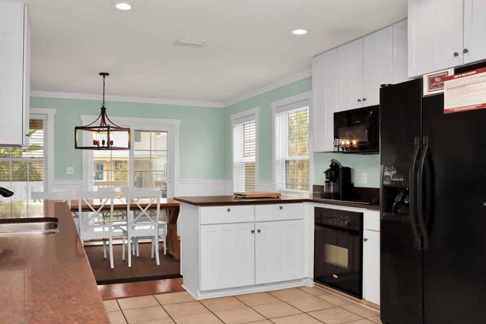 House, Multiple Beds (Cape Dreamin') | Private kitchen | Oven, toaster