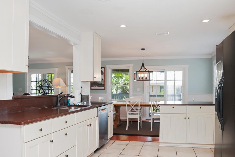 House, Multiple Beds (Cape Dreamin') | Private kitchen | Oven, toaster